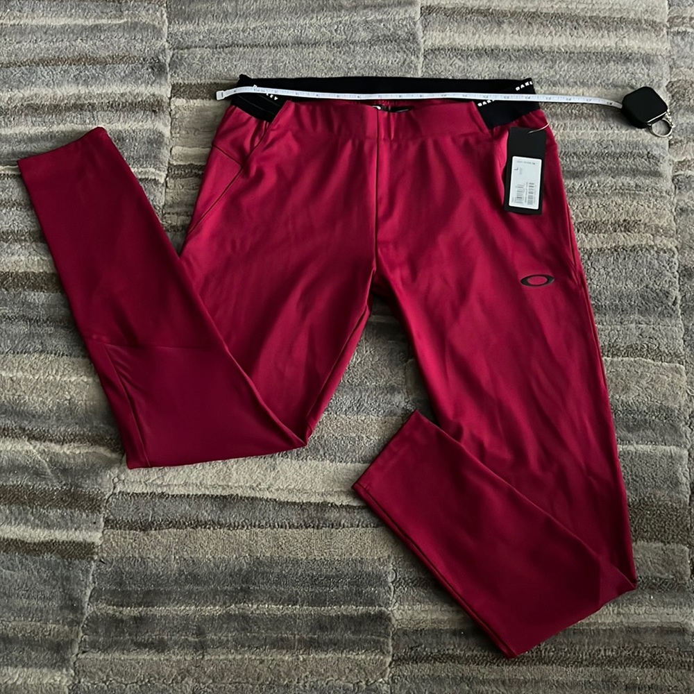 Oakley leggings, maroon.